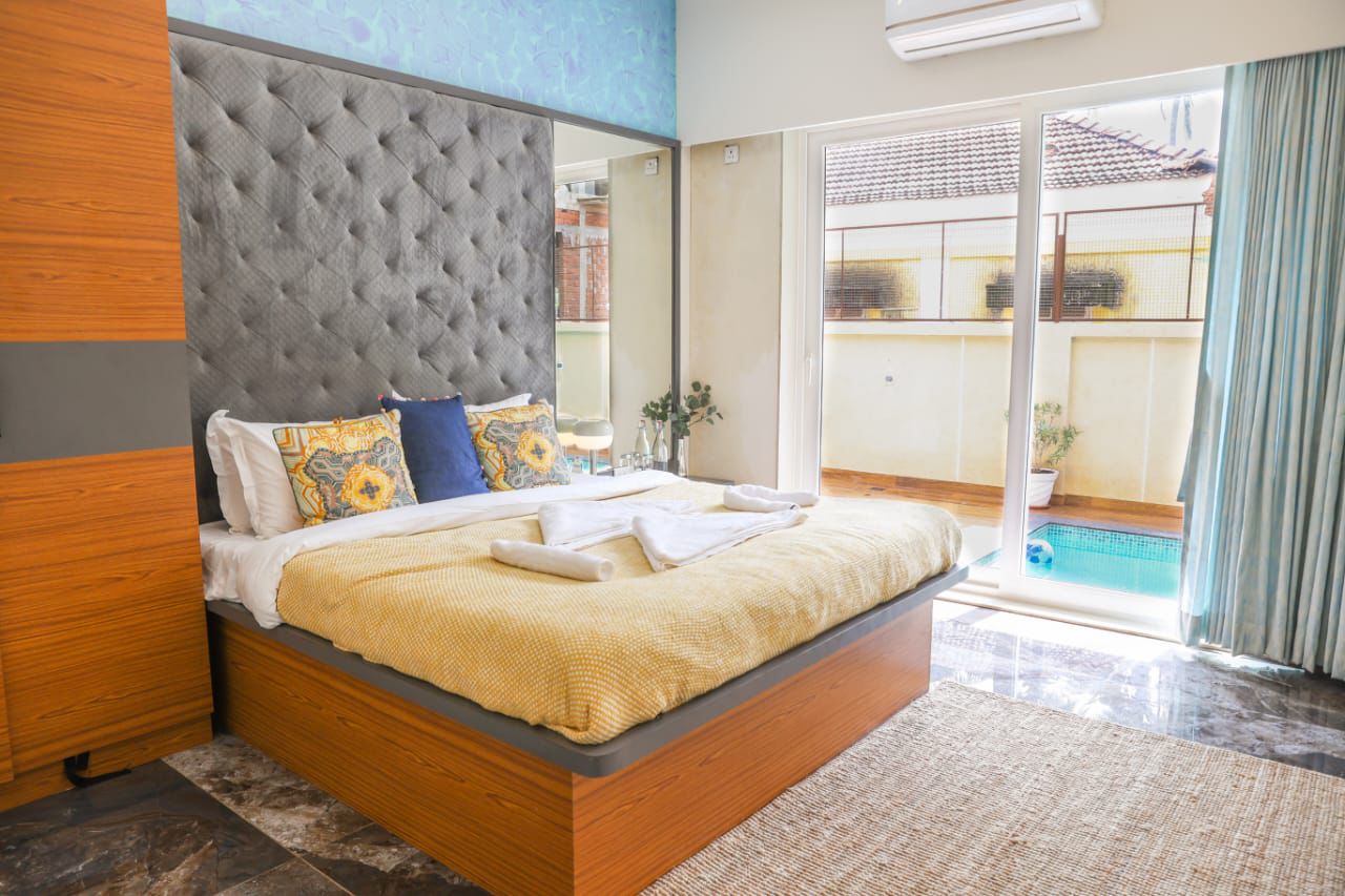 Queen Bedroom 1